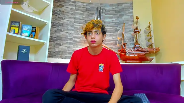 Snapshot of PoisonGuys chatting on 16, 11, 2025 PoisonGuys online show from 16, 11, 2025