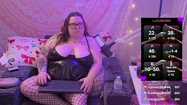 brookenicole3003 online show from 10, 5, 2026
