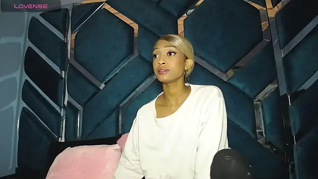 Lea Sweetly online show from 30, 10, 2025