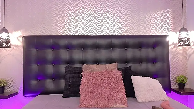 Snapshot of NaiaraMasson_ chatting on 9, 7, 2026 NaiaraMasson online show from 9, 7, 2026