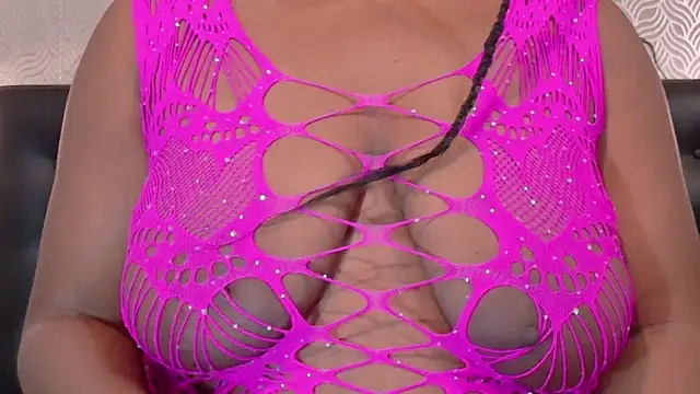 Snapshot of NaiaraMasson_ chatting on 15, 7, 2026 NaiaraMasson online show from 15, 7, 2026