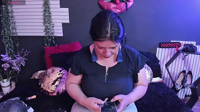 Snapshot of kinky_momm chatting on 10, 7, 2026 kinky momm online show from 10, 7, 2026