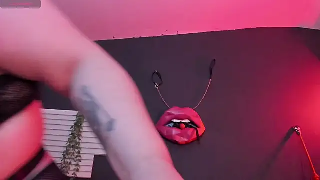 Snapshot of kinky_momm chatting on 28, 7, 2026 kinky momm online show from 28, 7, 2026