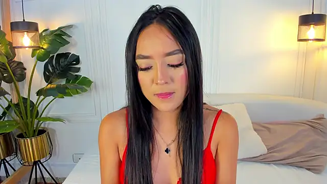 Dafne Hillss online show from 17, 11, 2025