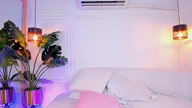 Dafne Hillss online show from 25, 10, 2025