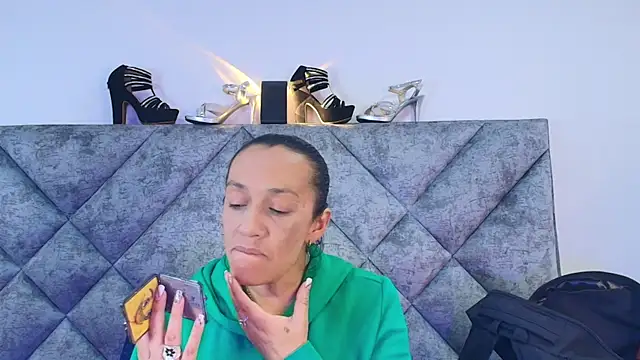 Shantey Laurent online show from 21, 11, 2025