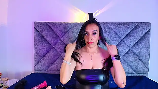 Shantey Laurent online show from 6, 10, 2025