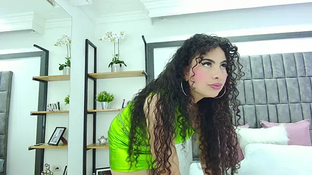 Skyler Fox  online show from 16, 9, 2025