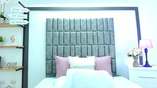 Skyler Fox  online show from 10, 1, 2026