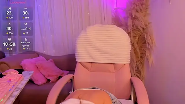 Issa Moon  online show from 25, 10, 2025