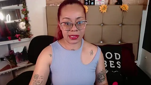 Snapshot of MIA__SPENCER chatting on 5, 11, 2025 MIA SPENCER online show from 5, 11, 2025