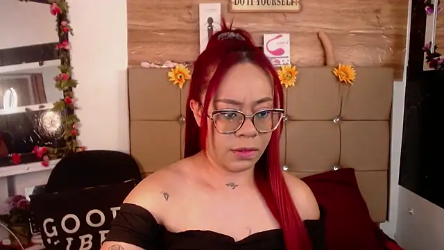 Snapshot of MIA__SPENCER chatting on 16, 10, 2025 MIA SPENCER online show from 16, 10, 2025