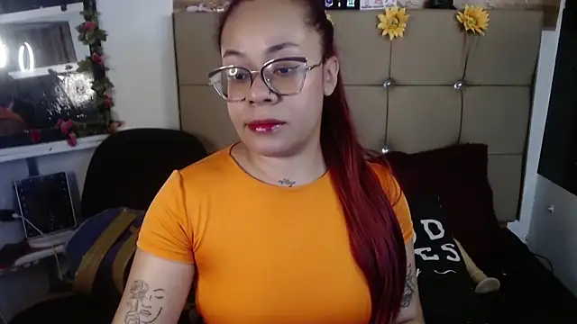 Snapshot of MIA__SPENCER chatting on 10, 11, 2025 MIA SPENCER online show from 10, 11, 2025