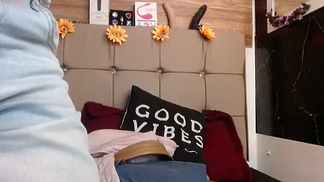 Snapshot of MIA__SPENCER chatting on 26, 2, 2026 MIA SPENCER online show from 26, 2, 2026