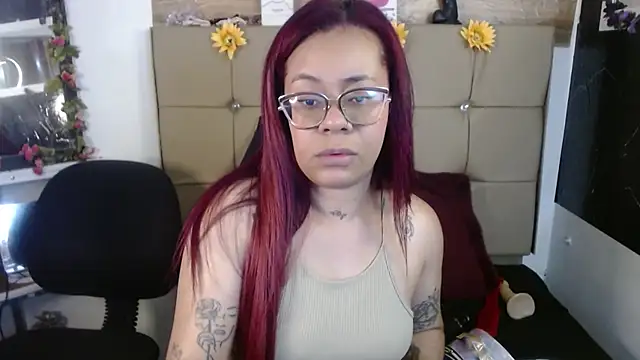 Snapshot of MIA__SPENCER chatting on 21, 11, 2025 MIA SPENCER online show from 21, 11, 2025