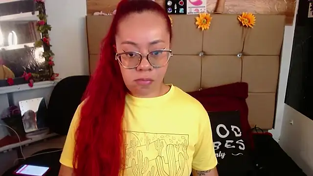 Snapshot of MIA__SPENCER chatting on 6, 11, 2025 MIA SPENCER online show from 6, 11, 2025