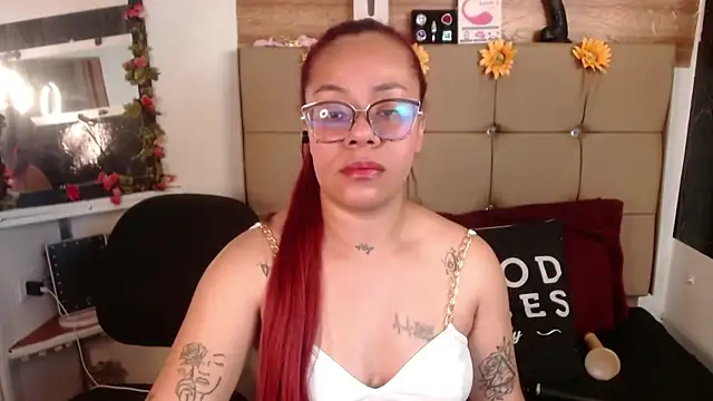 Snapshot of MIA__SPENCER chatting on 11, 11, 2025 MIA SPENCER online show from 11, 11, 2025