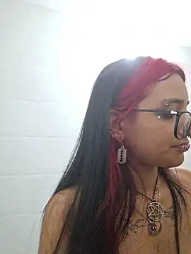 Snapshot of carolinerue chatting on 8, 6, 2026 carolinerue online show from 8, 6, 2026