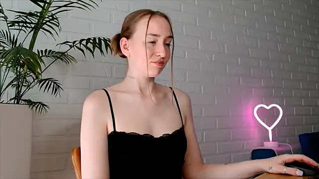 WhitePrincessLuna online show from 6, 7, 2026