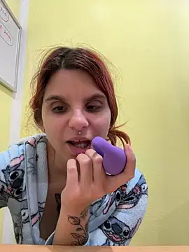 Snapshot of Brutecia2002 chatting on 22, 12, 2025 Brutecia2002 online show from 22, 12, 2025