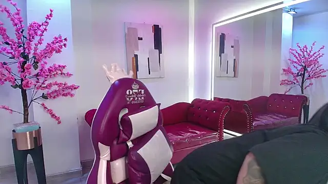 Black roseee online show from 22, 11, 2025