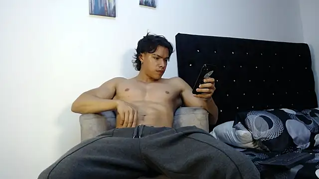 adriel escalante online show from 25, 11, 2025