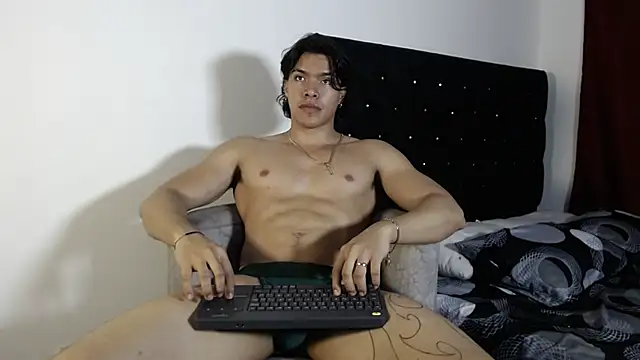 adriel escalante online show from 23, 12, 2025