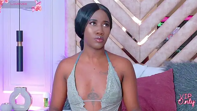 Snapshot of Rossie-Cameron chatting on 13, 2, 2026 Rossie-Cameron online show from 13, 2, 2026