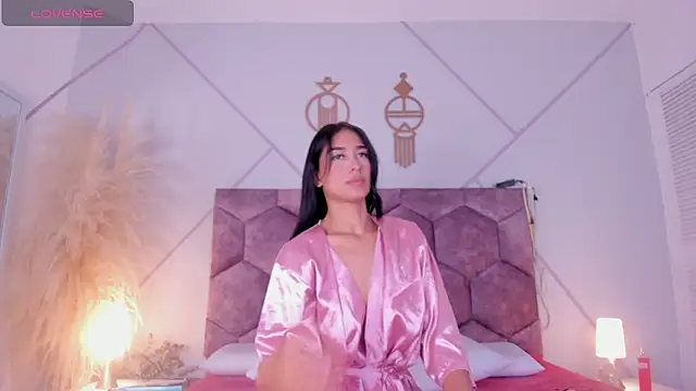 nicol giraldoo online show from 28, 4, 2026