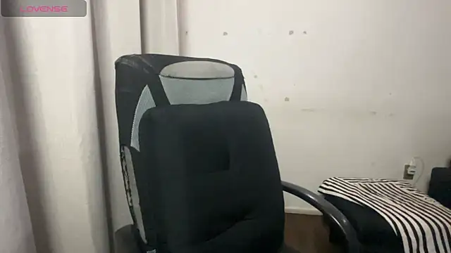 Snapshot of valentinauwu chatting on 2, 2, 2026 valentinauwu online show from 2, 2, 2026