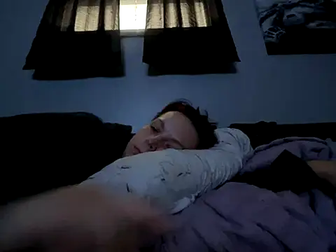 Snapshot of carynn chatting on 12, 10, 2025 carynn online show from 12, 10, 2025