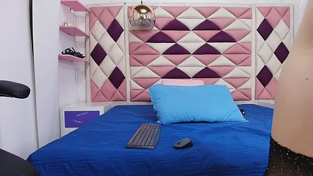 abbyrouss  online show from 10, 9, 2025