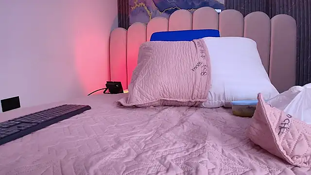 abbyrouss  online show from 2, 12, 2025