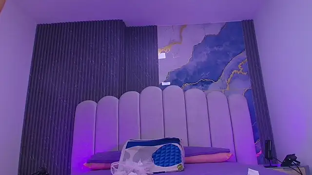 abbyrouss  online show from 12, 6, 2026