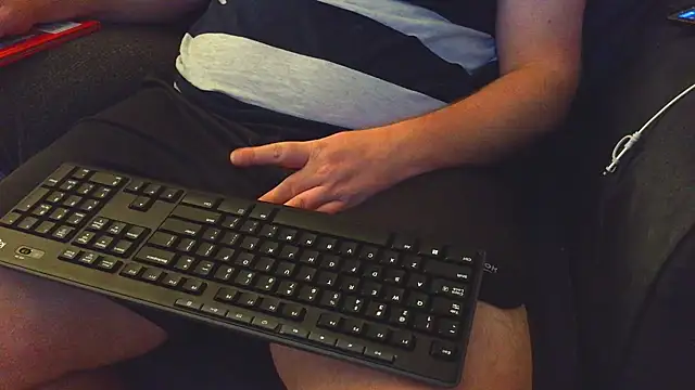 thighguy30 online show from 25, 10, 2025