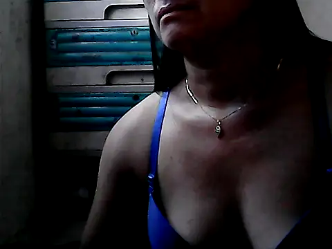 yoursPinayMama1682 online show from 24, 10, 2025