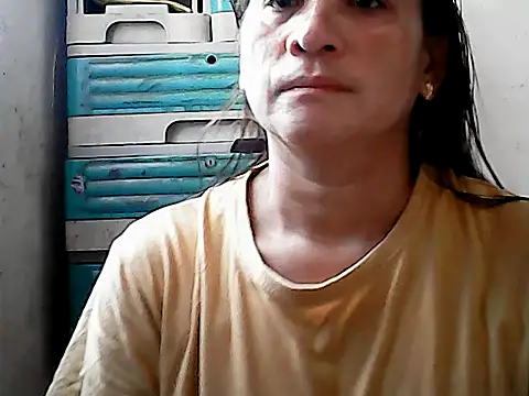 yoursPinayMama1682 online show from 25, 11, 2025