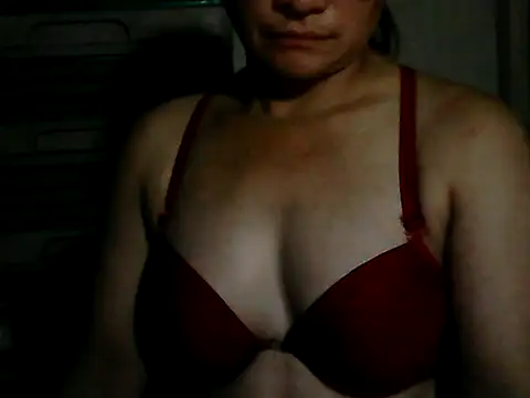 yoursPinayMama1682 online show from 1, 10, 2025