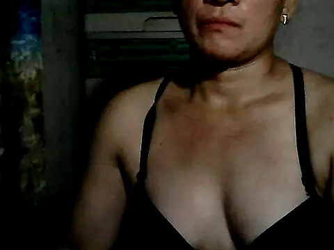 yoursPinayMama1682 online show from 21, 11, 2025