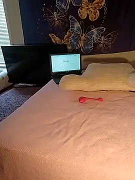 Snapshot of LuvTune chatting on 12, 4, 2026 LuvTune online show from 12, 4, 2026