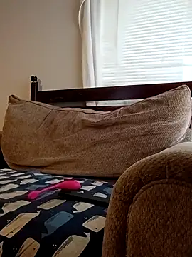 Snapshot of LuvTune chatting on 10, 4, 2026 LuvTune online show from 10, 4, 2026