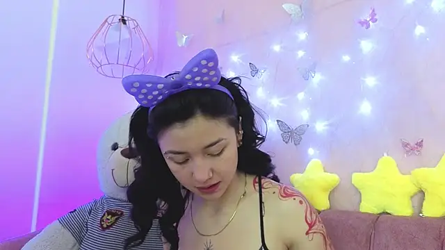 april bennett online show from 28, 11, 2025