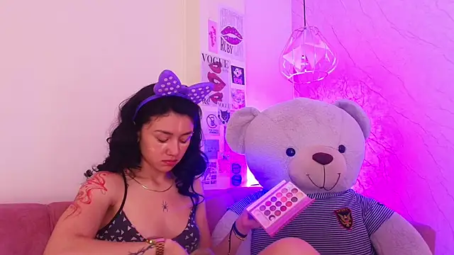 april bennett online show from 24, 10, 2025