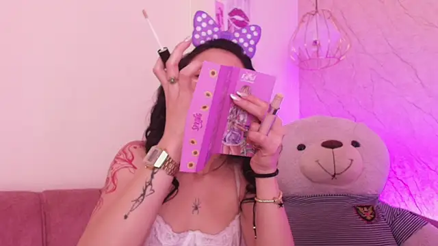 april bennett online show from 6, 11, 2025