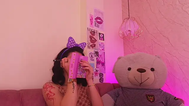 april bennett online show from 22, 11, 2025