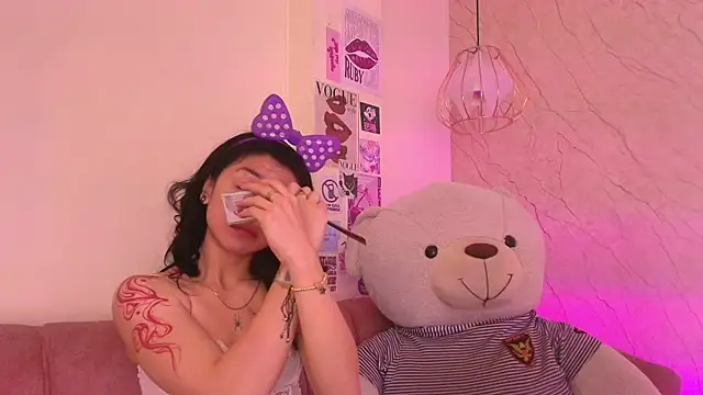 april bennett online show from 17, 11, 2025