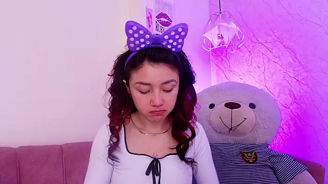 april bennett online show from 17, 10, 2025