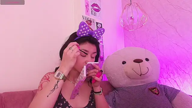 april bennett online show from 5, 11, 2025