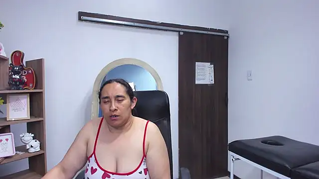 LeilaSmith  online show from 15, 5, 2026