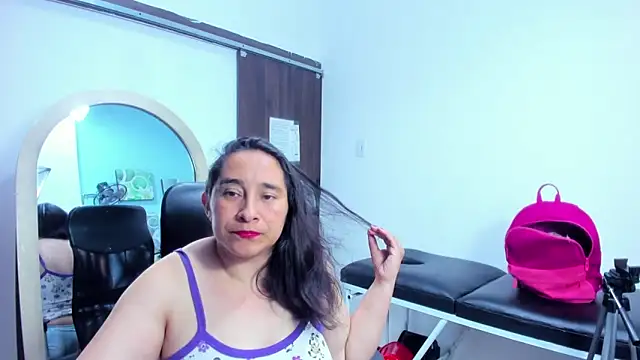 LeilaSmith  online show from 11, 5, 2026